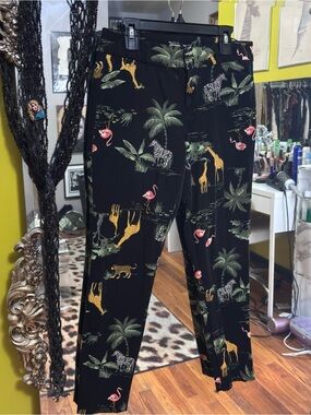 Old Navy Black Tropical Print Cropped Pixie Pants 2